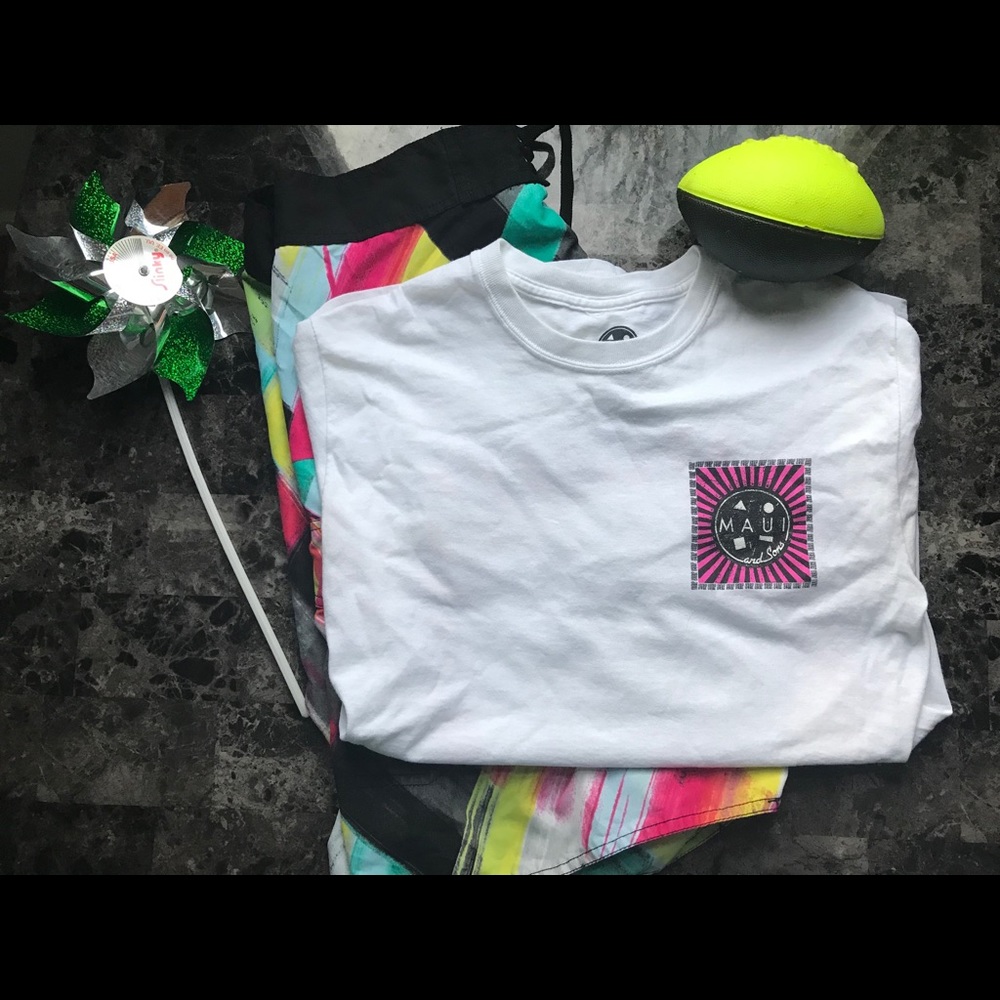 Men’s Small White Maui & Sons T-Shirt
